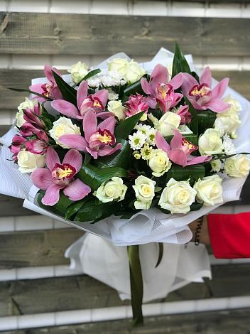 Букет цветов из: Розы и Хризантемы в Ушумун