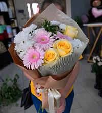 Букет цветов из:  Герберы, Розы и Хризантемы в Ушумун