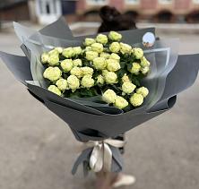 Букет Белые кустовые розы Солинеро в Ушумун