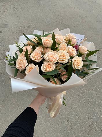Букет Кремовые розы Латте в Ушумун