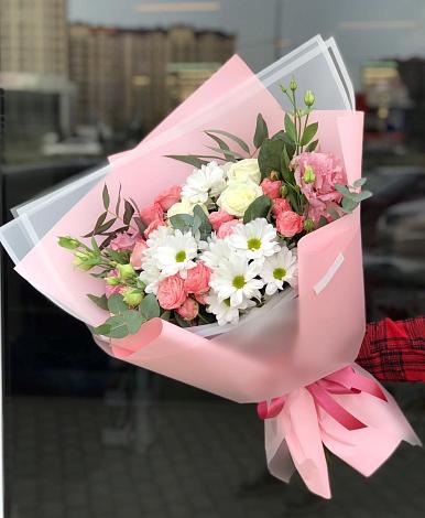 Букет цветов из: Розы, Лизиантусы и Хризантемы в Ушумун